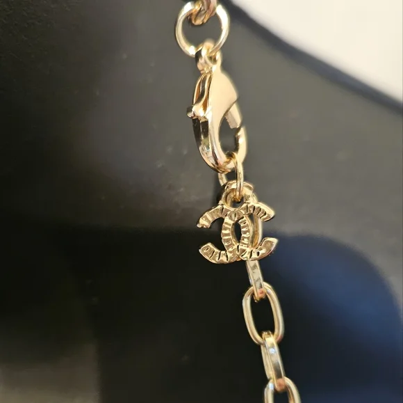 Gold and Chain-Link Necklace - Picture 3 of 4